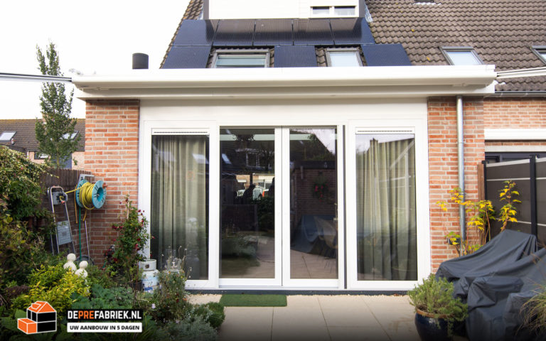 aanbouw met scherm