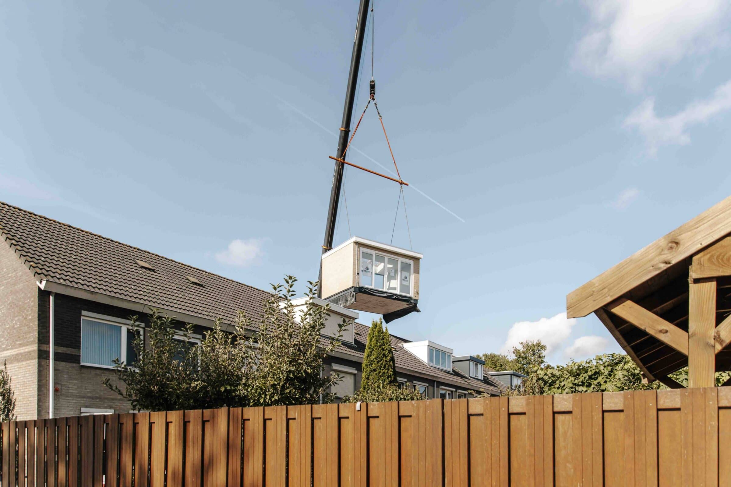 Plaatsing kantoor aanbouw de prefabriek